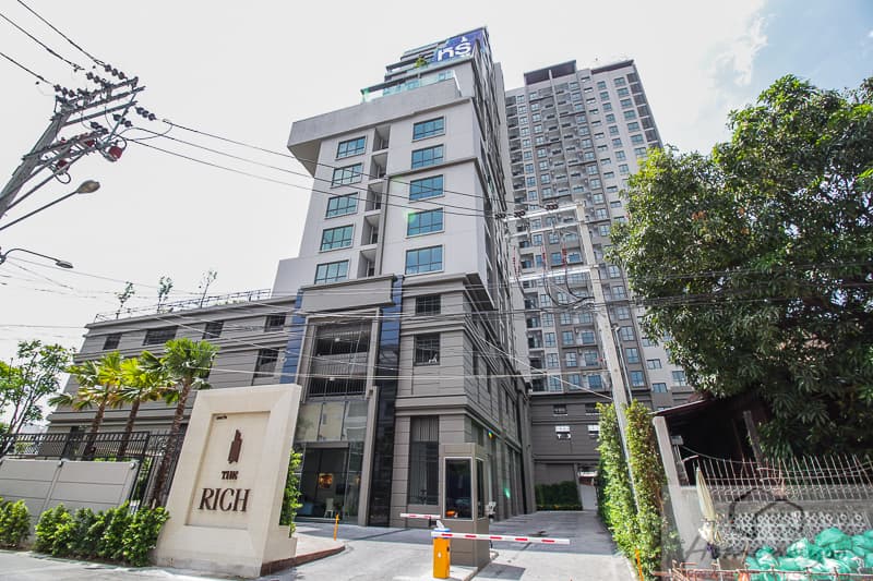 The Rich Sathon-Taksin - Main Image