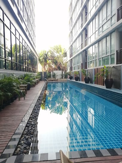 Max Condominium